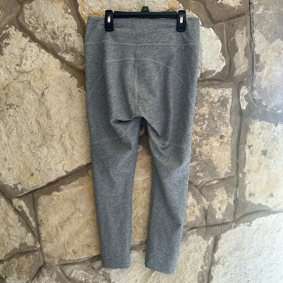 Outdoor Voices Warmup 7/8 Legging in a Heathered grey color size medium - Picture 5 of 7